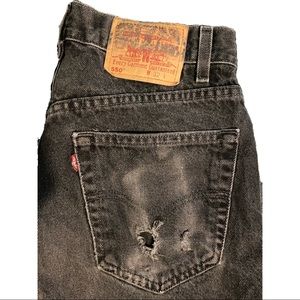 black Levi’s denim shorts